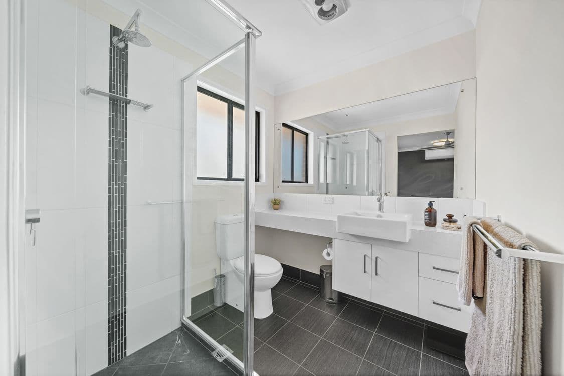 1 Whitney Street, EMERALD QLD 4720, Emerald - Thumbnail 8