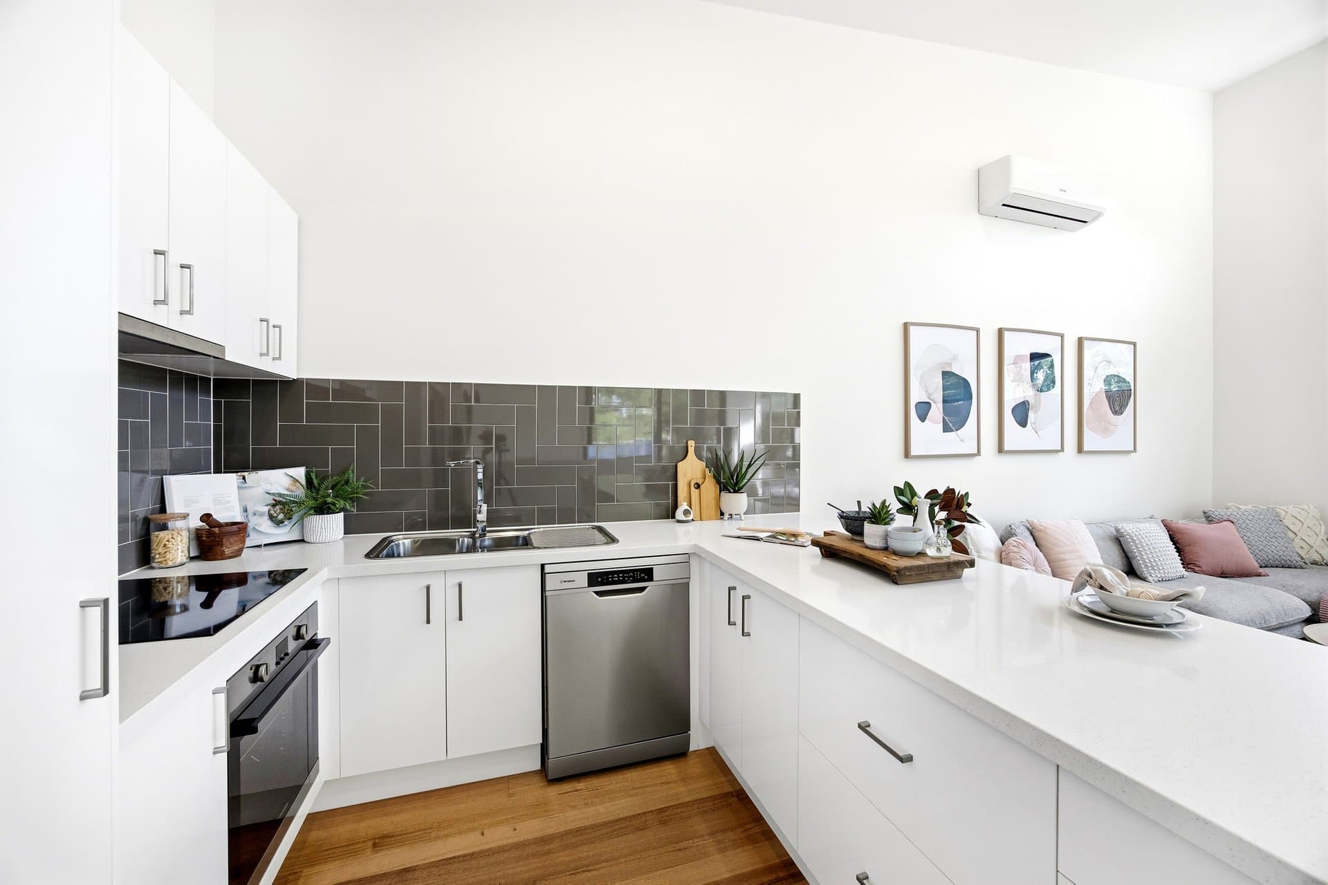 1/105 Anderson Street, Under Offer - Thumbnail 3