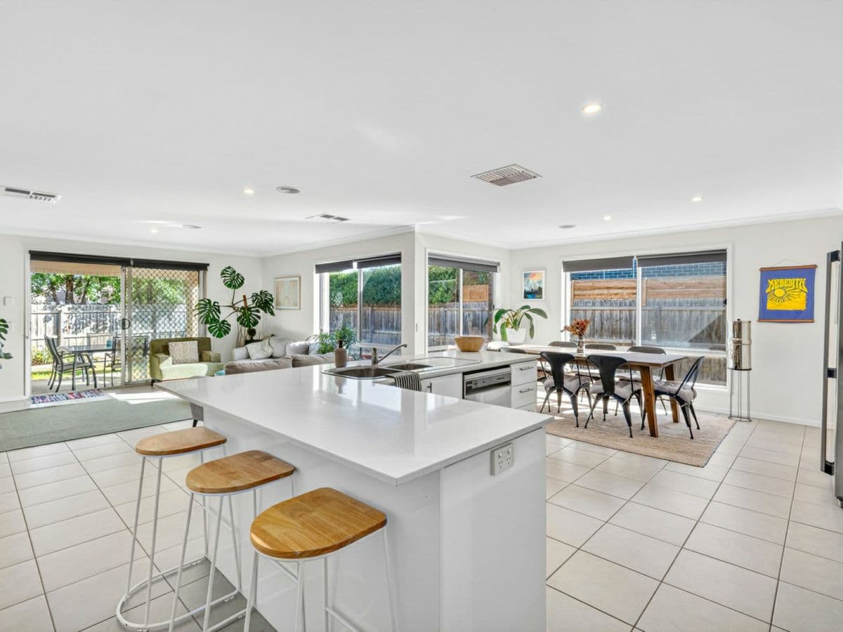 13 Ambrosia Drive, ARMSTRONG CREEK, Armstrong Creek - Thumbnail 4