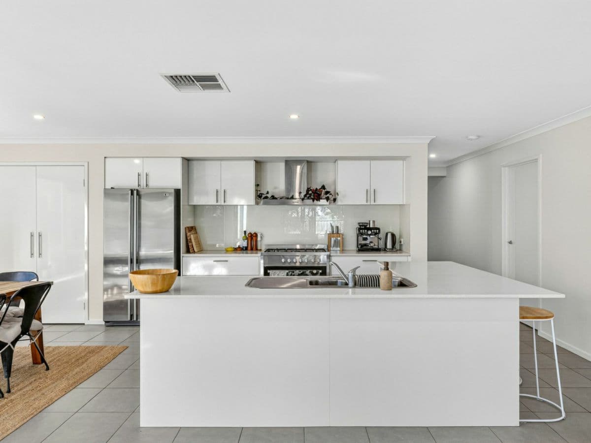 13 Ambrosia Drive, ARMSTRONG CREEK, Armstrong Creek - Thumbnail 6