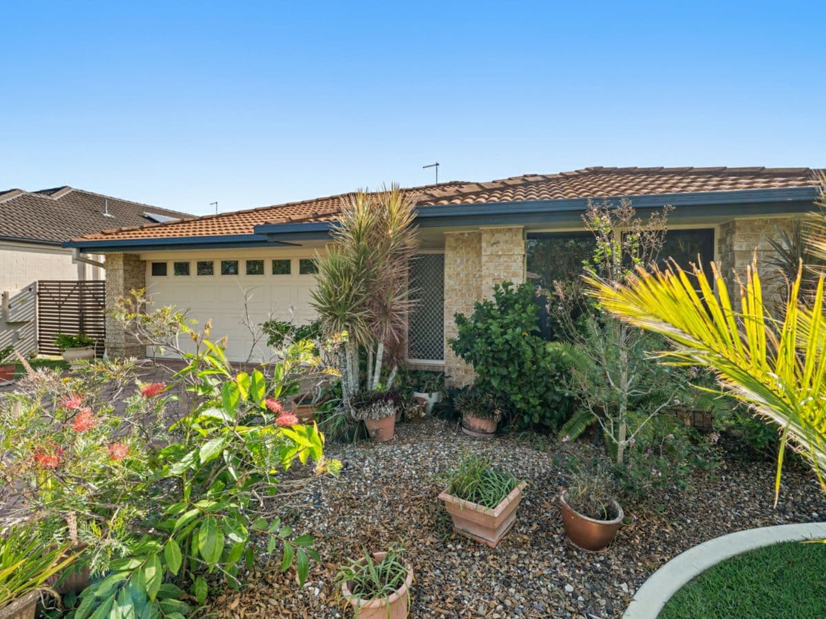 13 Aird Street, SANDSTONE POINT, Sandstone Point - Thumbnail 2