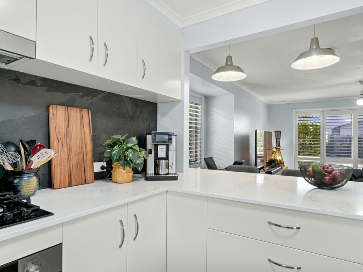 12 Hazell Avenue, BANKSIA BEACH, Banksia Beach - Thumbnail 6