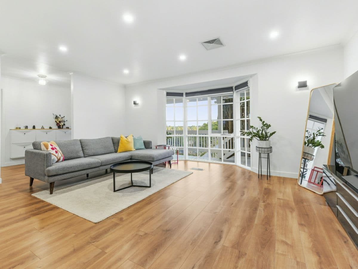 34 Preston Avenue, ENDEAVOUR HILLS, Endeavour Hills - Thumbnail 2