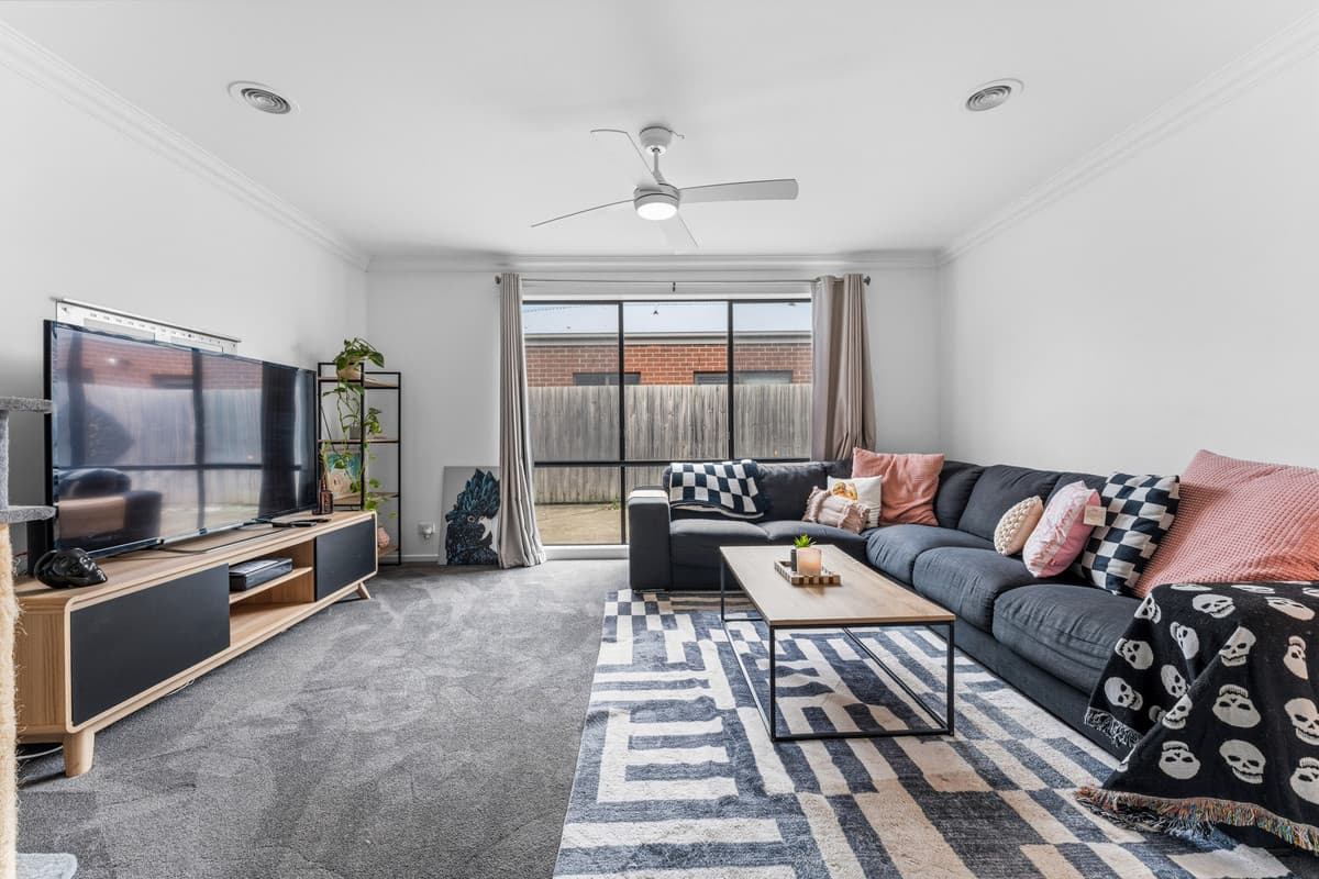 2 Lapis Street, Koo Wee Rup VIC 3981, Koo Wee Rup - Thumbnail 2