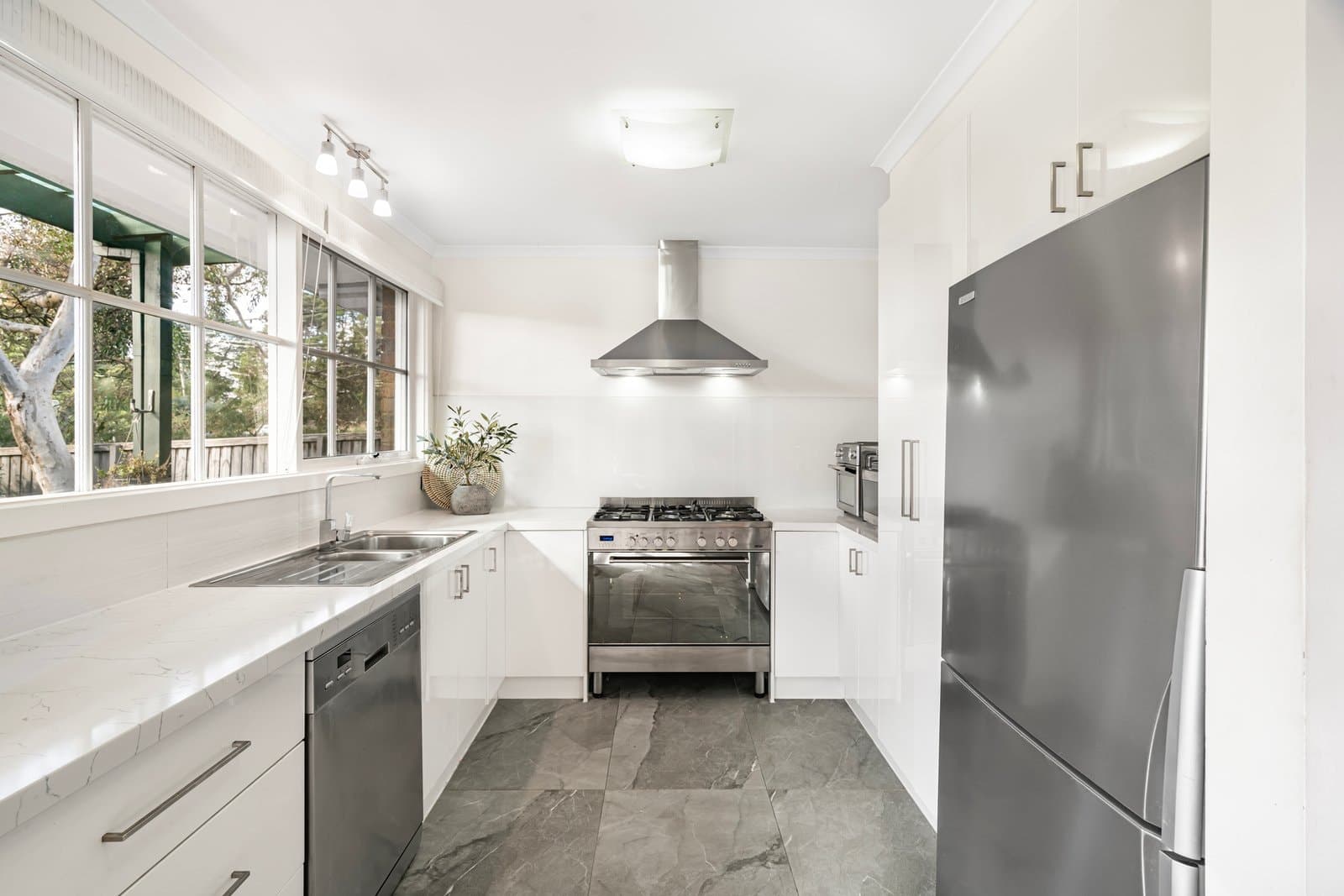 2/2 Fahey Place, Donvale - Thumbnail 6