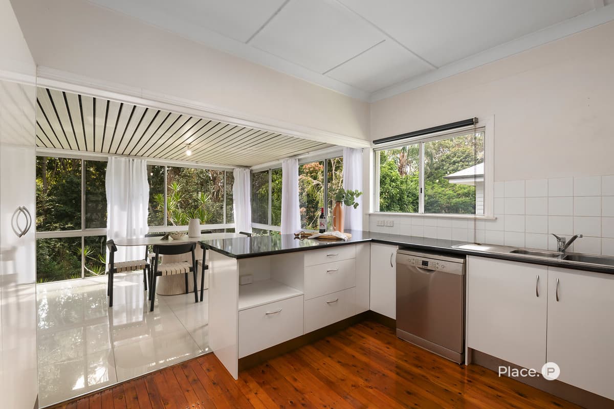 70 Sunshine Avenue, Tarragindi - Thumbnail 6