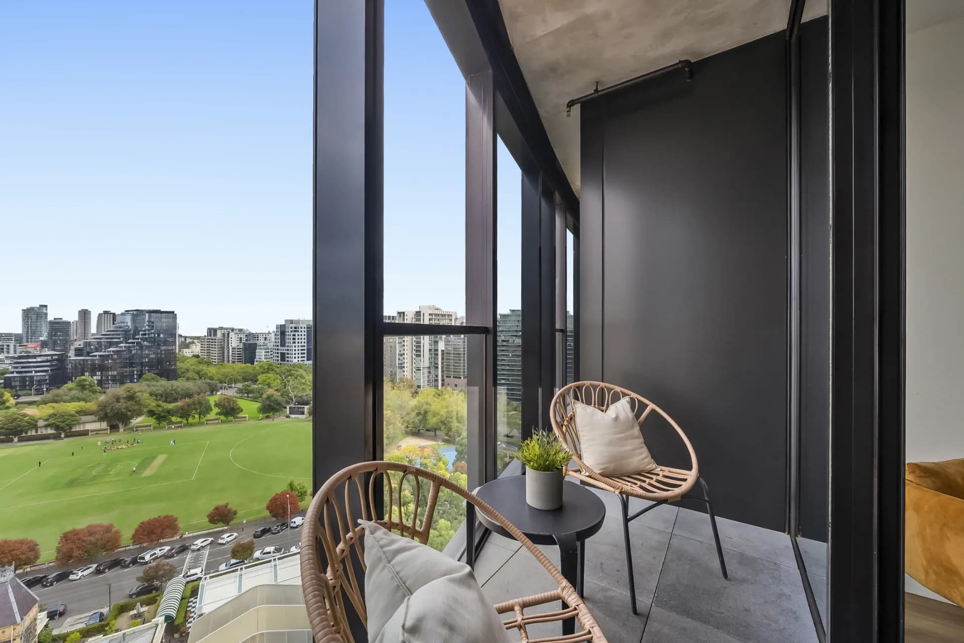 1418/555 St Kilda Road, Melbourne, VIC, Melbourne - Thumbnail 2