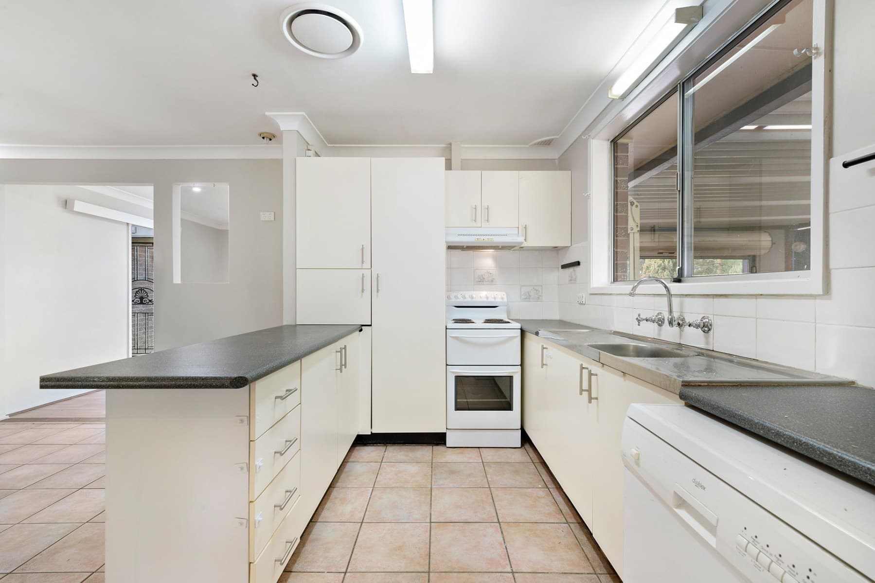 5 Clem Place, Shalvey - Thumbnail 2