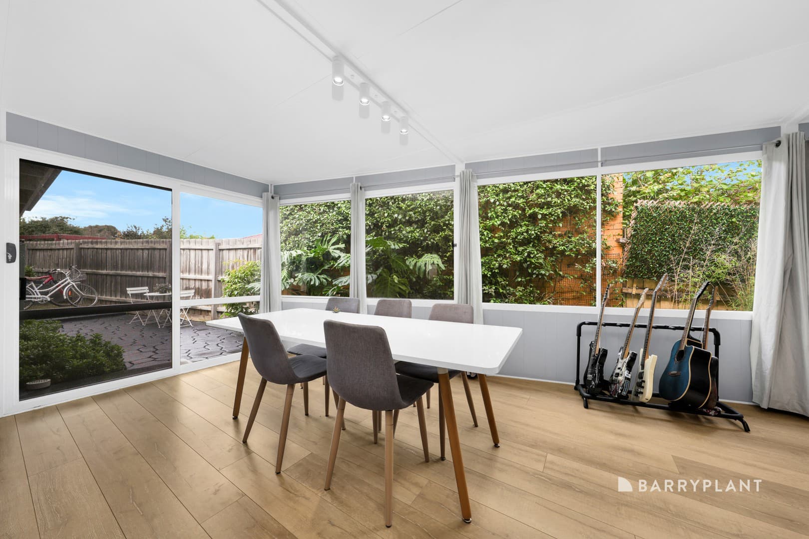 2 Strickland Avenue, Mill Park, VIC 3082, Mill Park - Thumbnail 5
