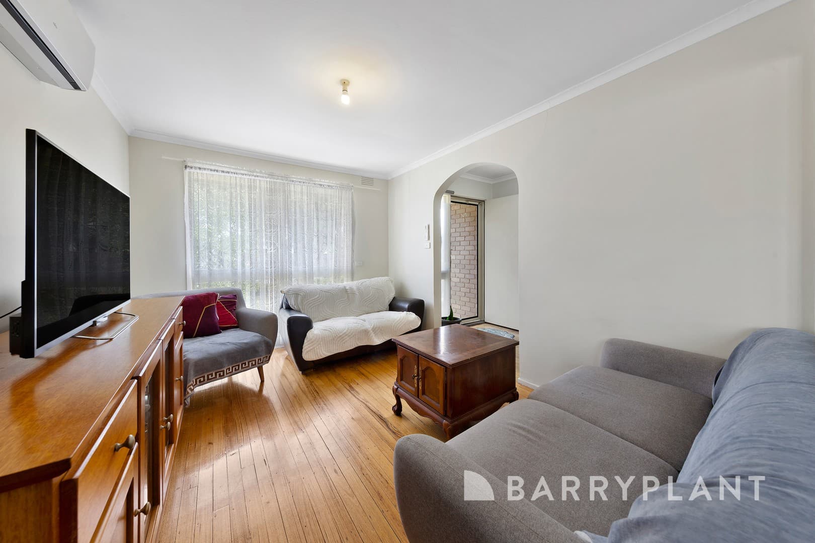 10 Revell Crescent, St Albans, VIC 3021, St Albans - Thumbnail 2