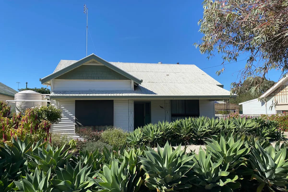 91 Jamouneau Street, Warracknabeal, VIC, 3393, Warracknabeal - Thumbnail 2