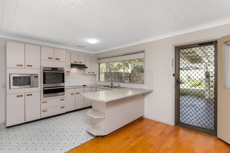 8 Jacaranda Avenue, Bradbury - Thumbnail 4