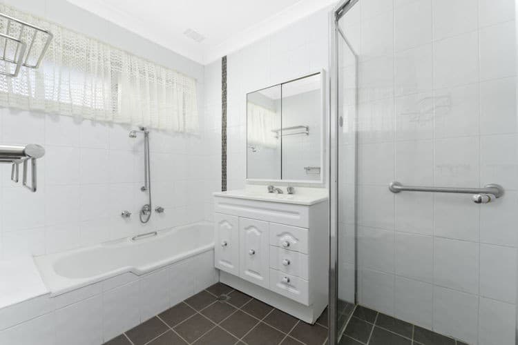 8 Jacaranda Avenue, Bradbury - Thumbnail 5