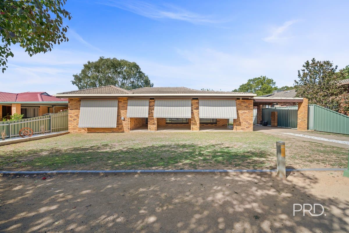 21 Pinaroo Drive, GLENFIELD PARK NSW 2650, Glenfield Park - Image 1