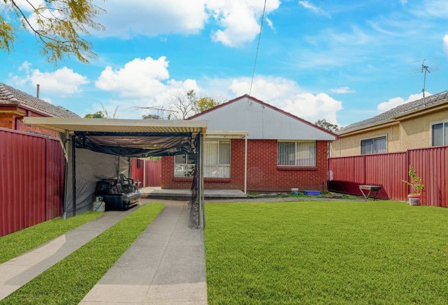 66 Whitaker Street, Old Guildford - Image 1