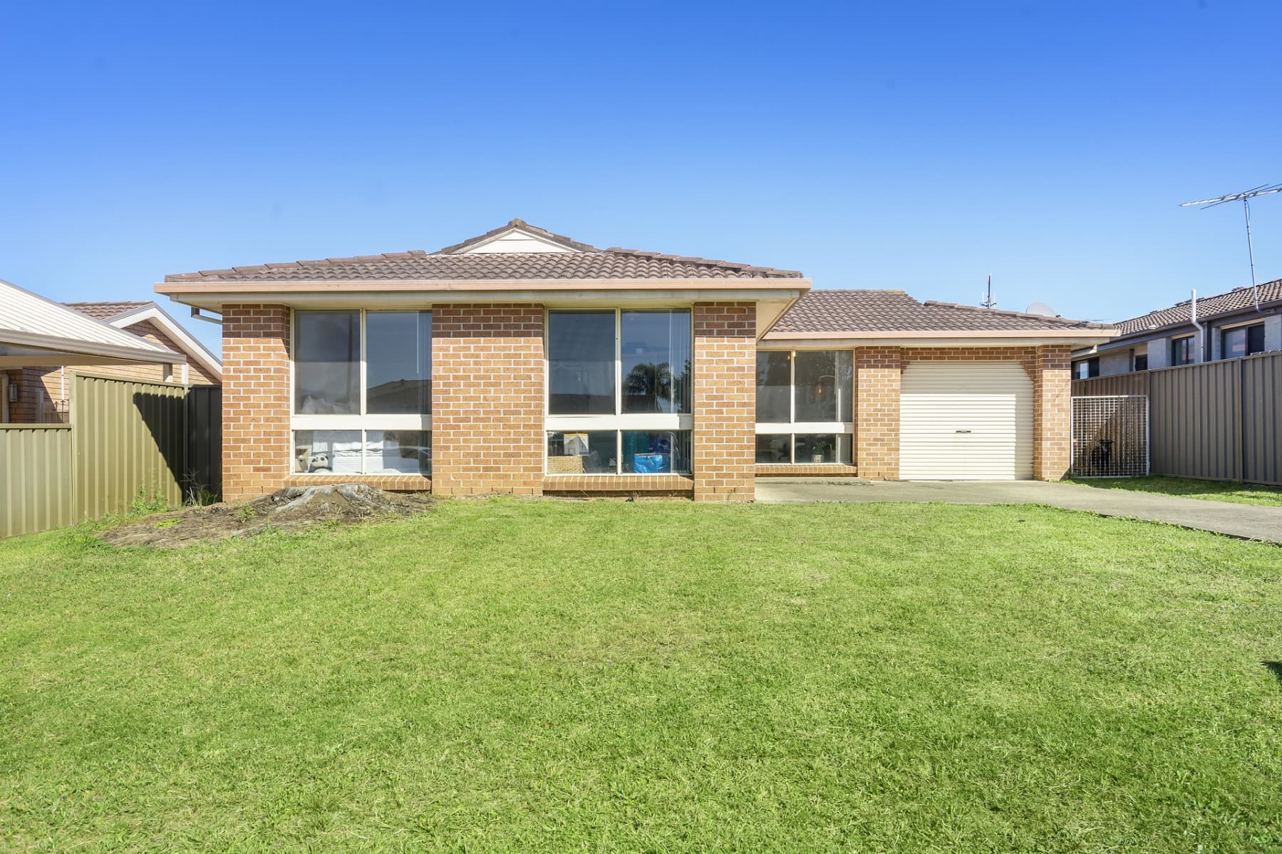 5 Aminta Crescent, Hassall Grove - Image 1