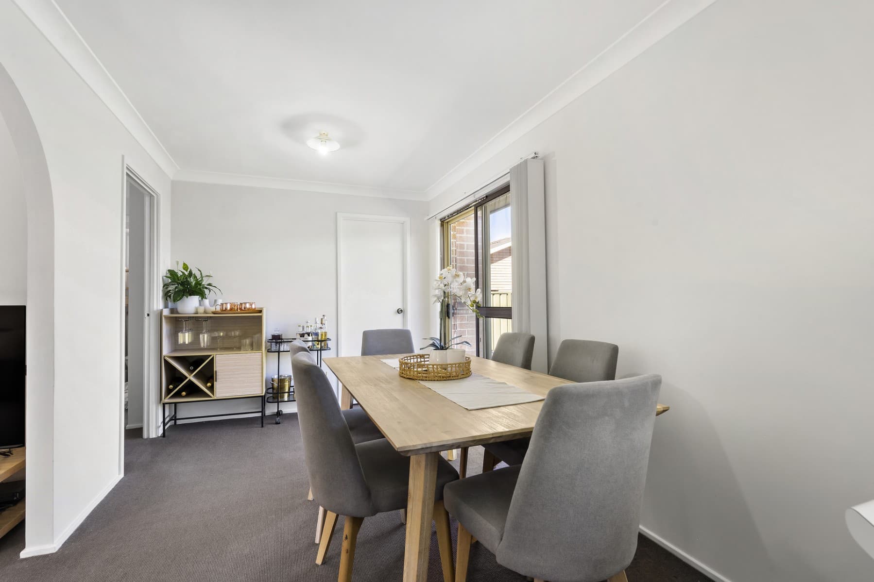 5 Aminta Crescent, Hassall Grove - Thumbnail 2