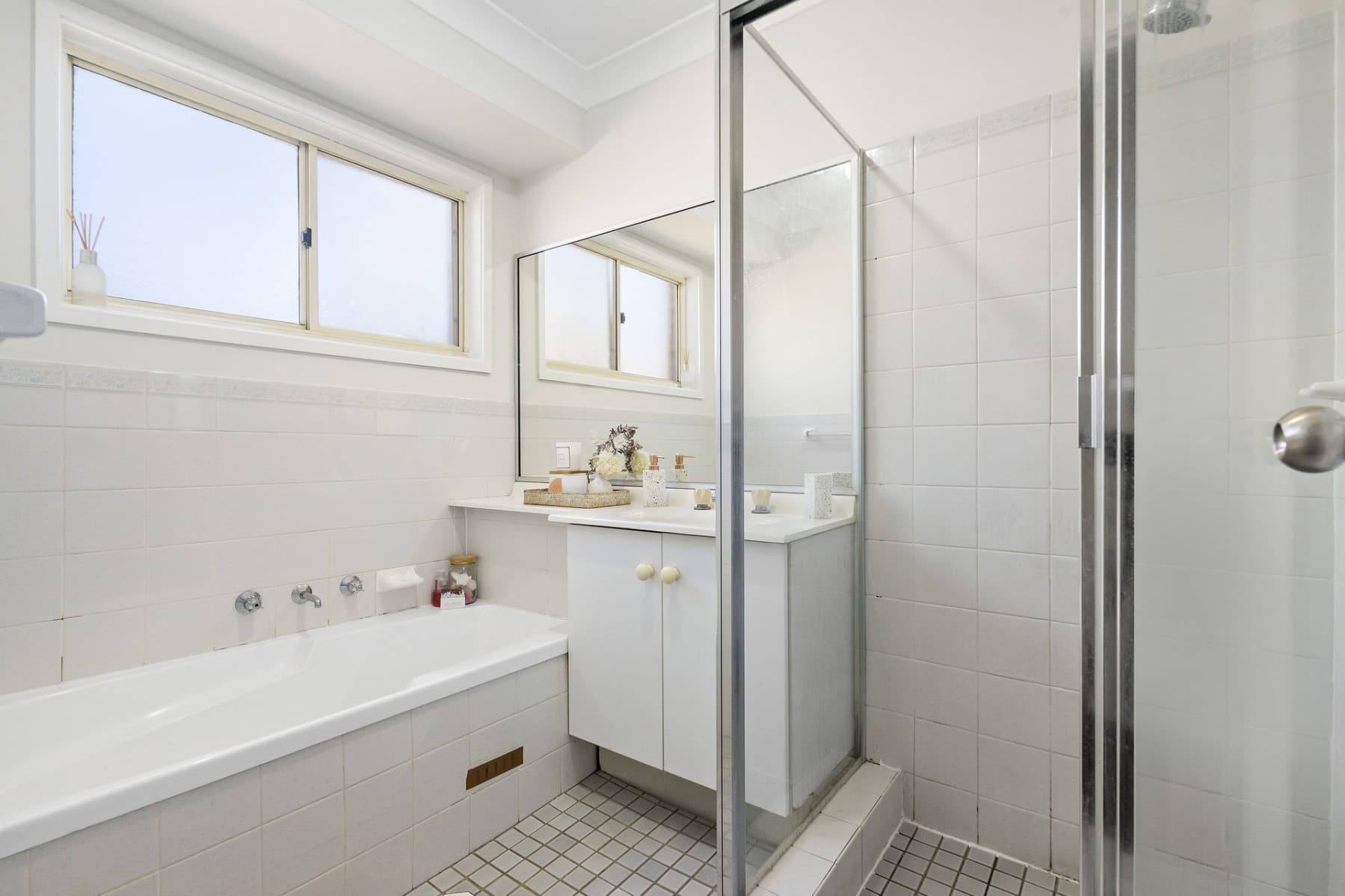 5 Aminta Crescent, Hassall Grove - Thumbnail 4