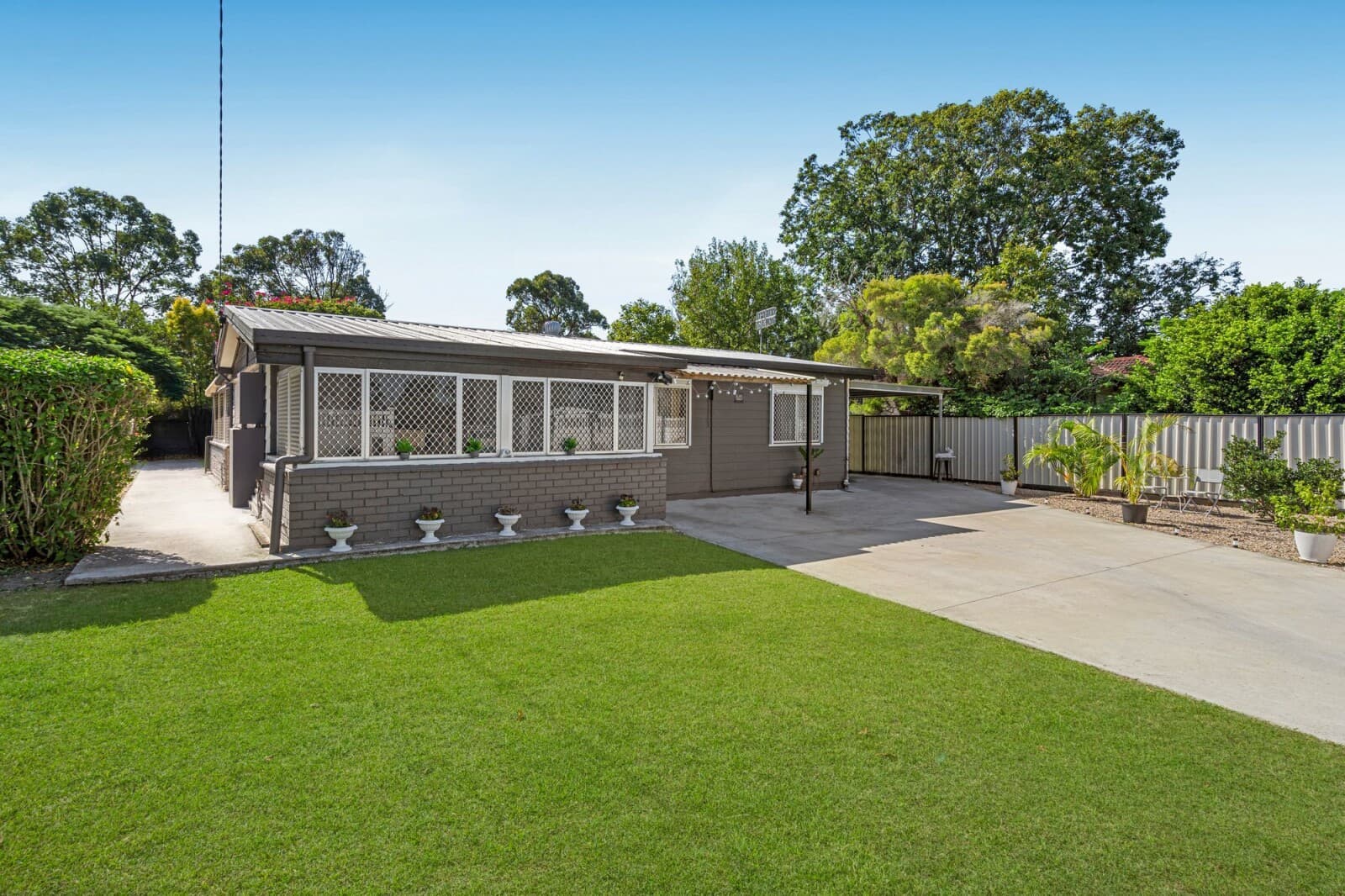 98 Jacaranda Avenue Logan Central QLD 4114, Logan Central - Thumbnail 2