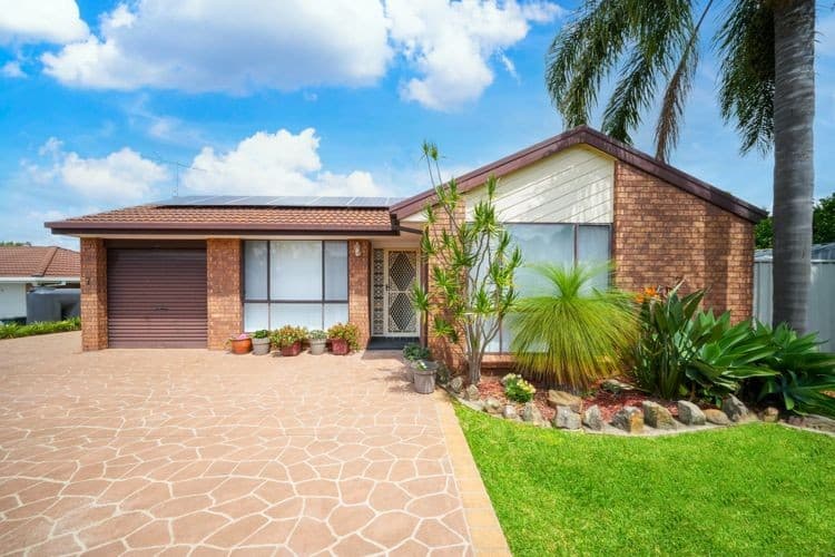 7 Shannon Place, Kearns - Image 1