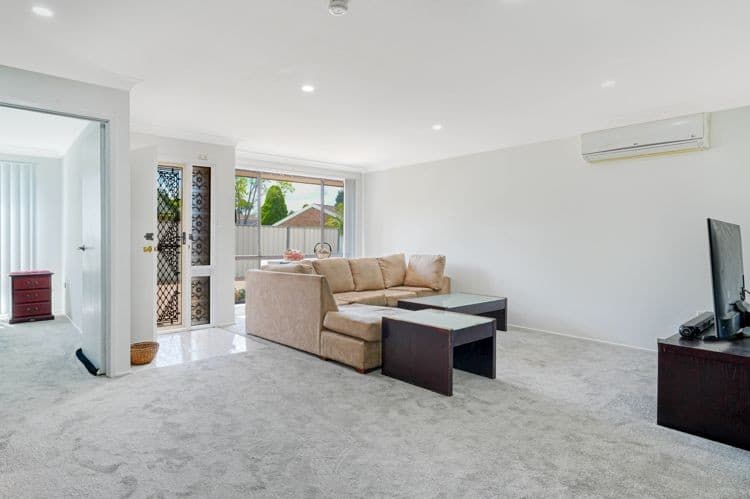 7 Shannon Place, Kearns - Thumbnail 2