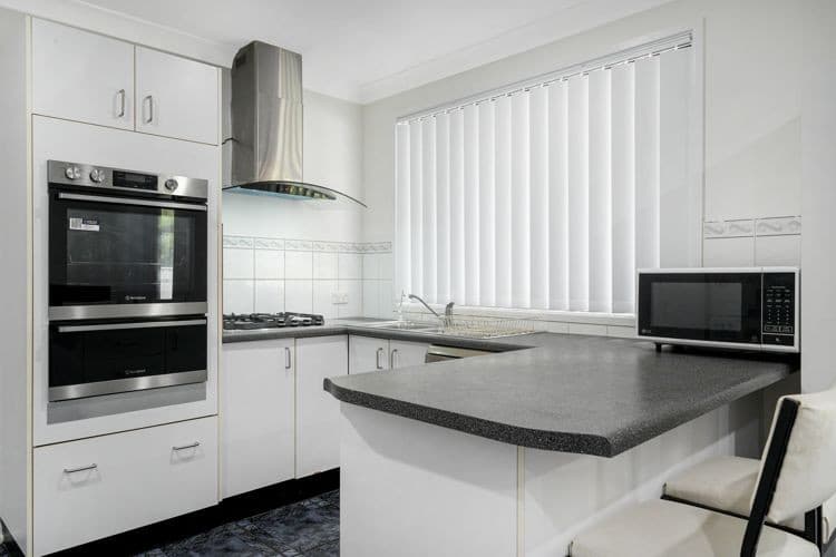 7 Shannon Place, Kearns - Thumbnail 3