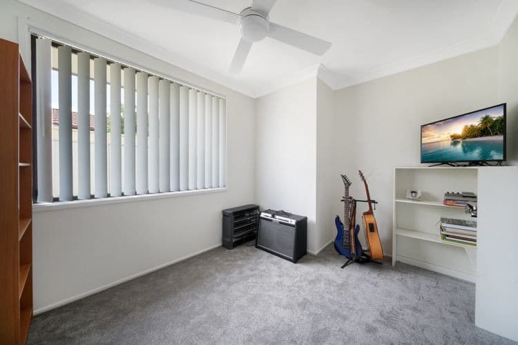 7 Shannon Place, Kearns - Thumbnail 5