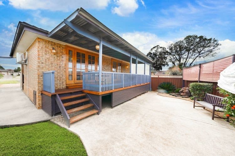 7 Quenda Place, St Helens Park - Image 1