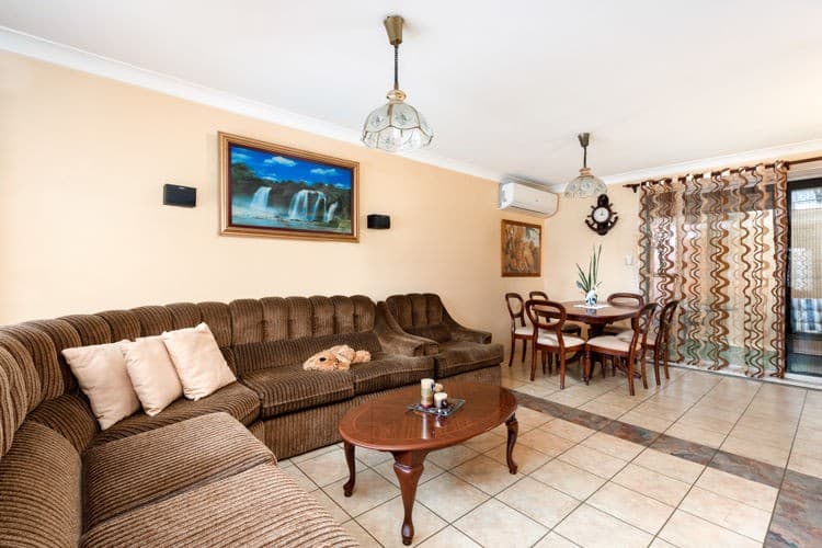 20 Lillyvicks Crescent, Ambarvale - Thumbnail 2