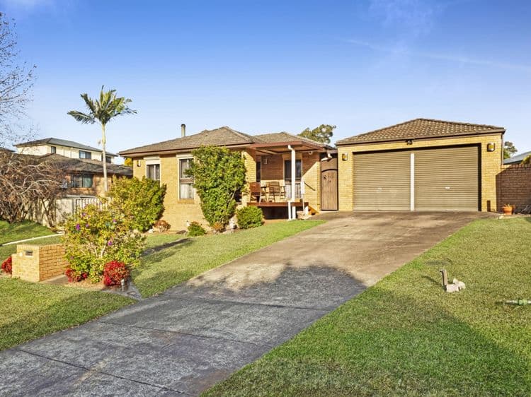 10 Elouera Crescent, Woodbine - Image 1