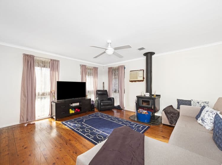 10 Elouera Crescent, Woodbine - Thumbnail 2