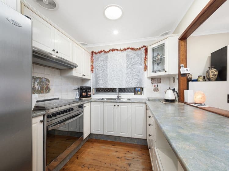 10 Elouera Crescent, Woodbine - Thumbnail 3