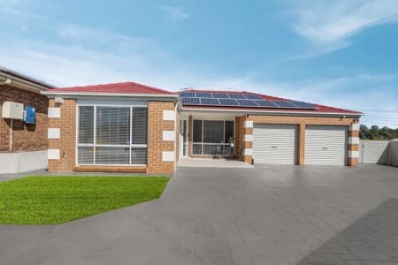 16 Collier Close, St Helens Park - Image 1