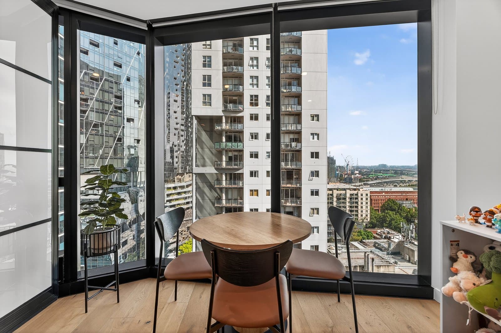 1207/301 King Street, Melbourne, Melbourne - Thumbnail 2