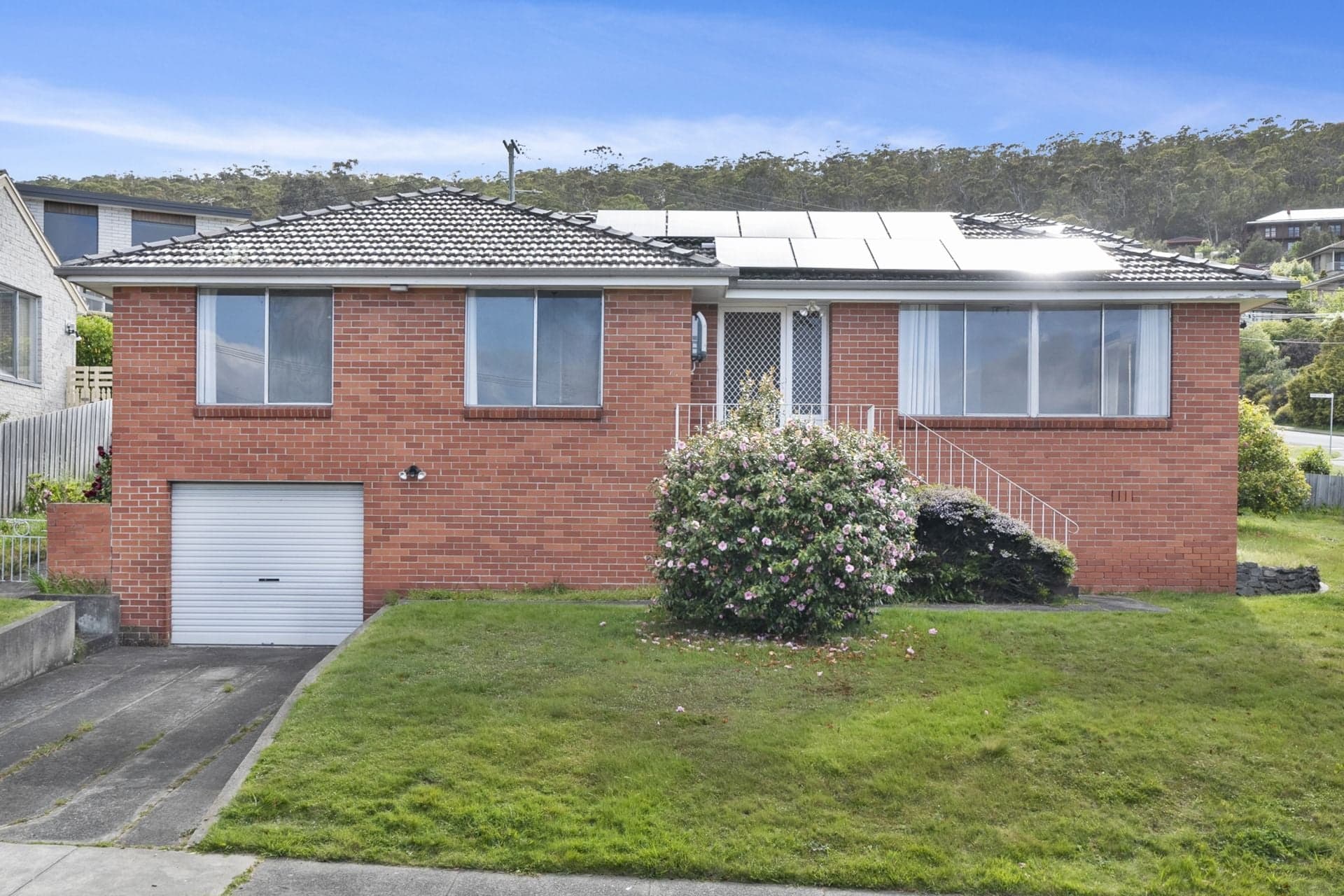2 Newhaven Drive, Howrah, Howrah - Image 1