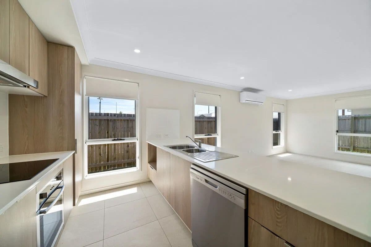 2 Palmeri Street, Logan Reserve QLD 4133, Logan Reserve - Thumbnail 2