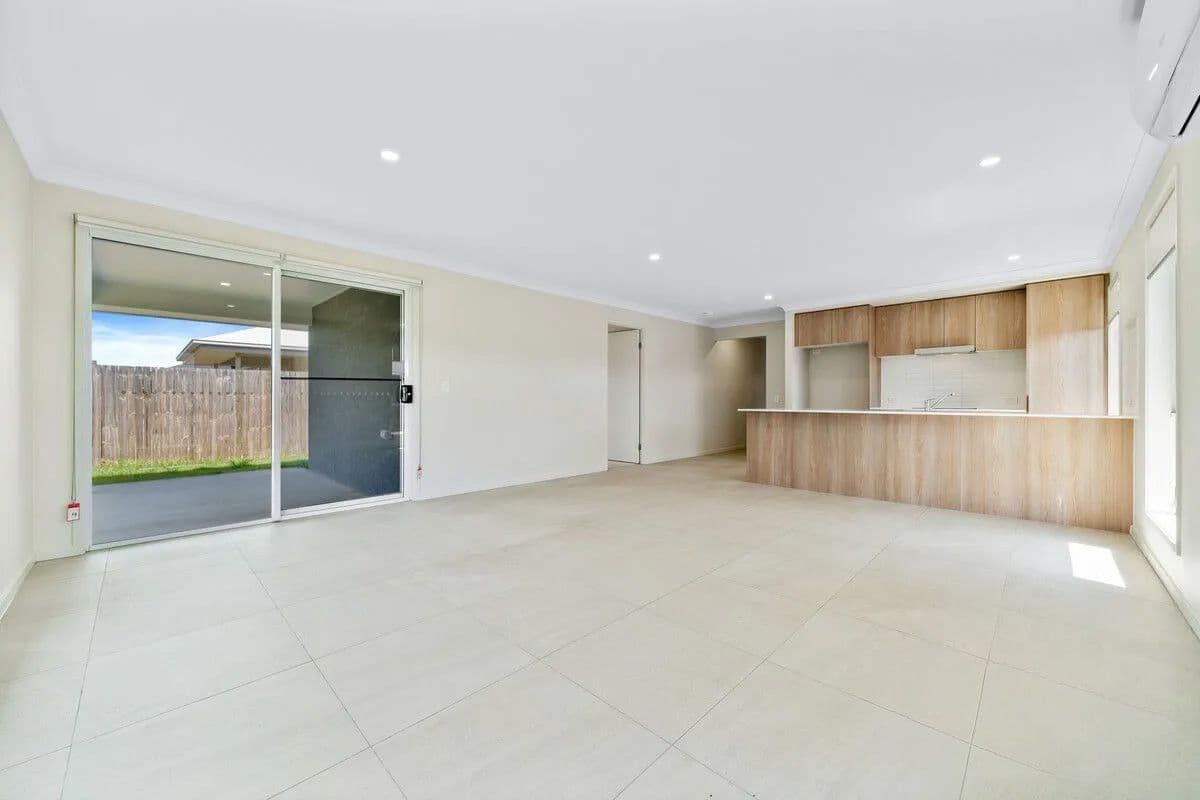 2 Palmeri Street, Logan Reserve QLD 4133, Logan Reserve - Thumbnail 3