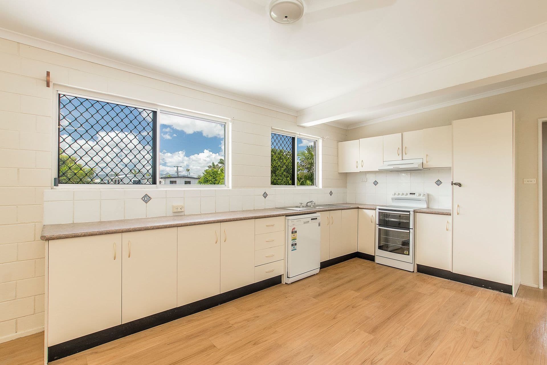 37 Ridley Road, Kirwan QLD 4817, Kirwan - Thumbnail 2
