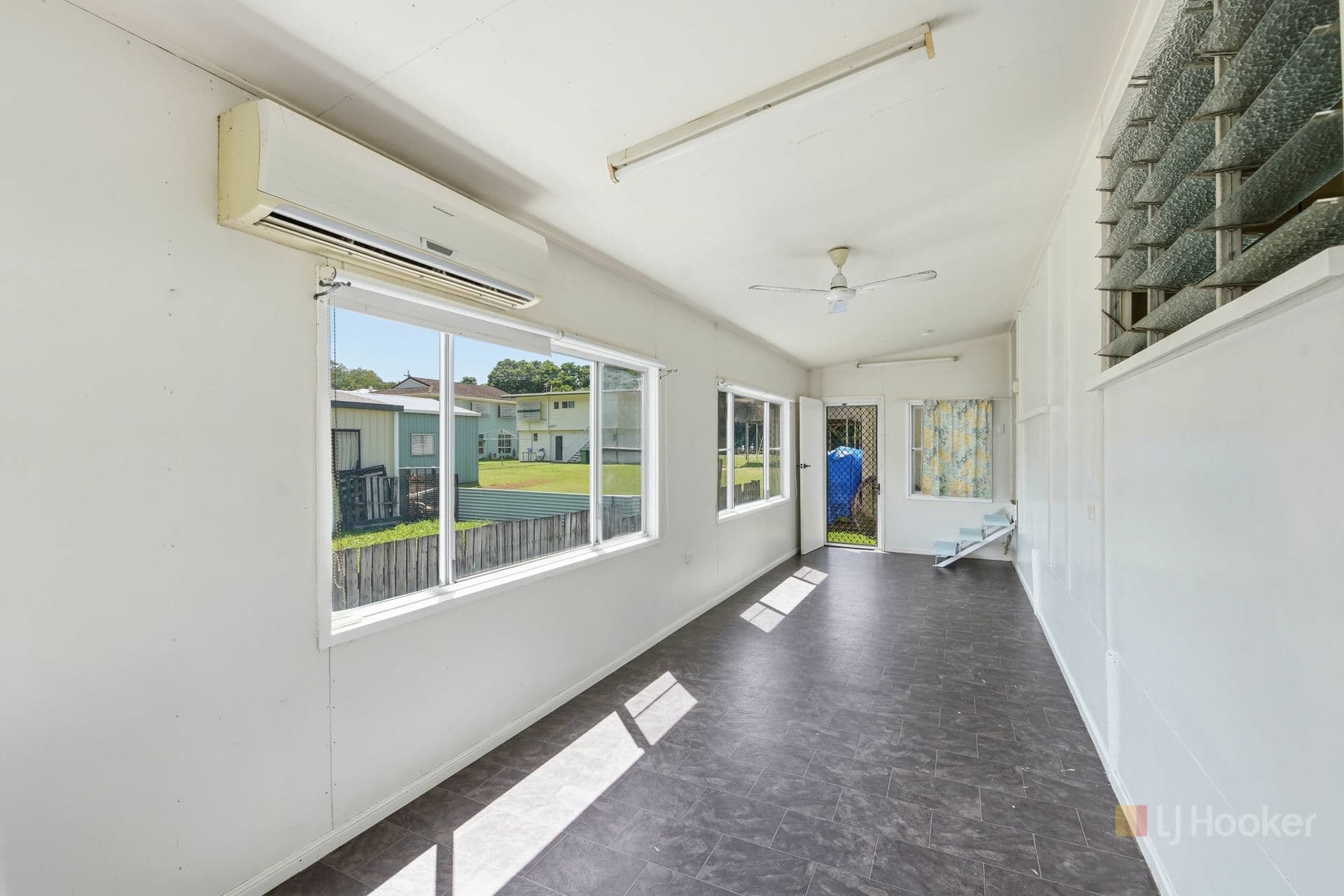 54 Prince Charles Avenue, Seaforth, Seaforth - Thumbnail 3