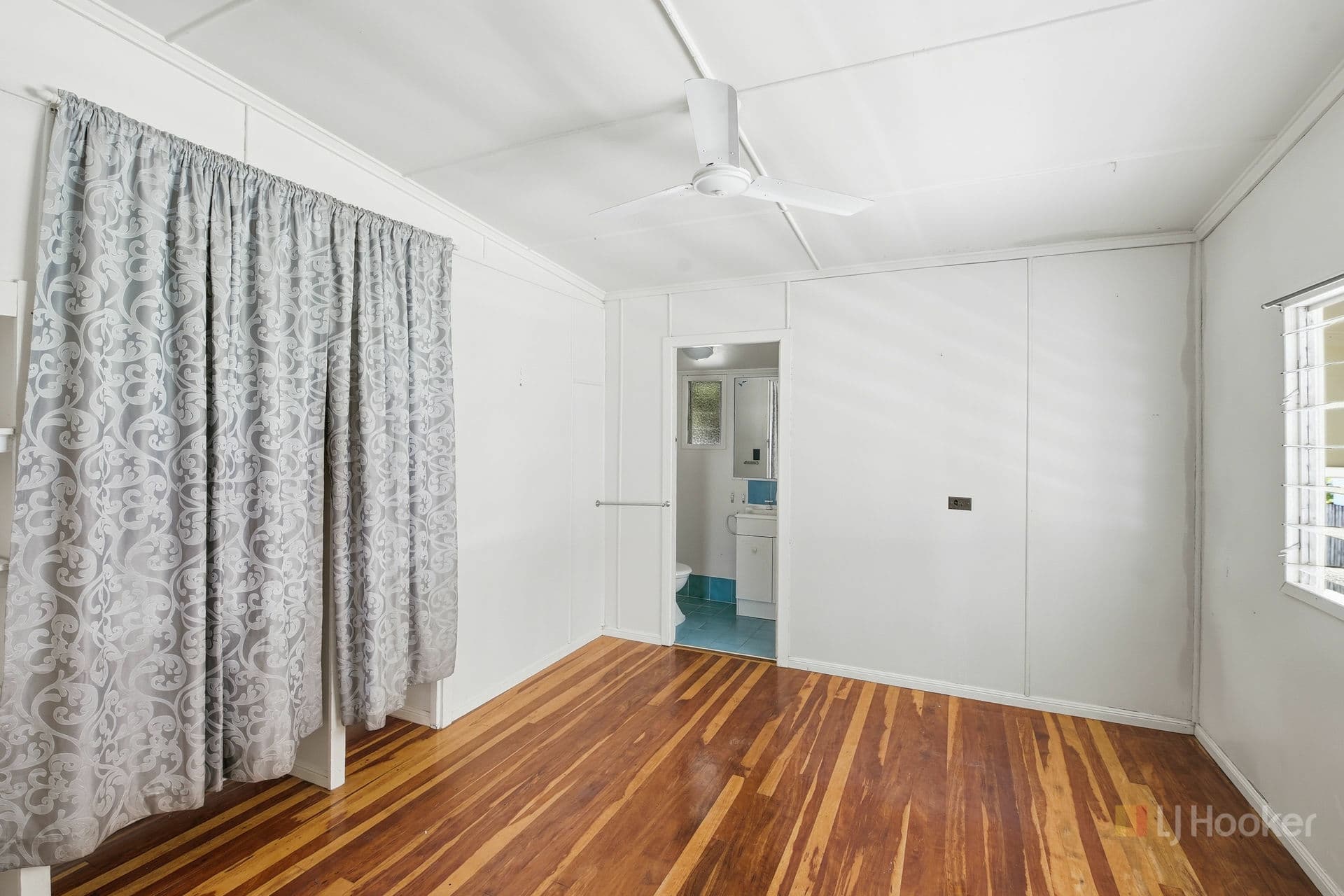 54 Prince Charles Avenue, Seaforth, Seaforth - Thumbnail 4