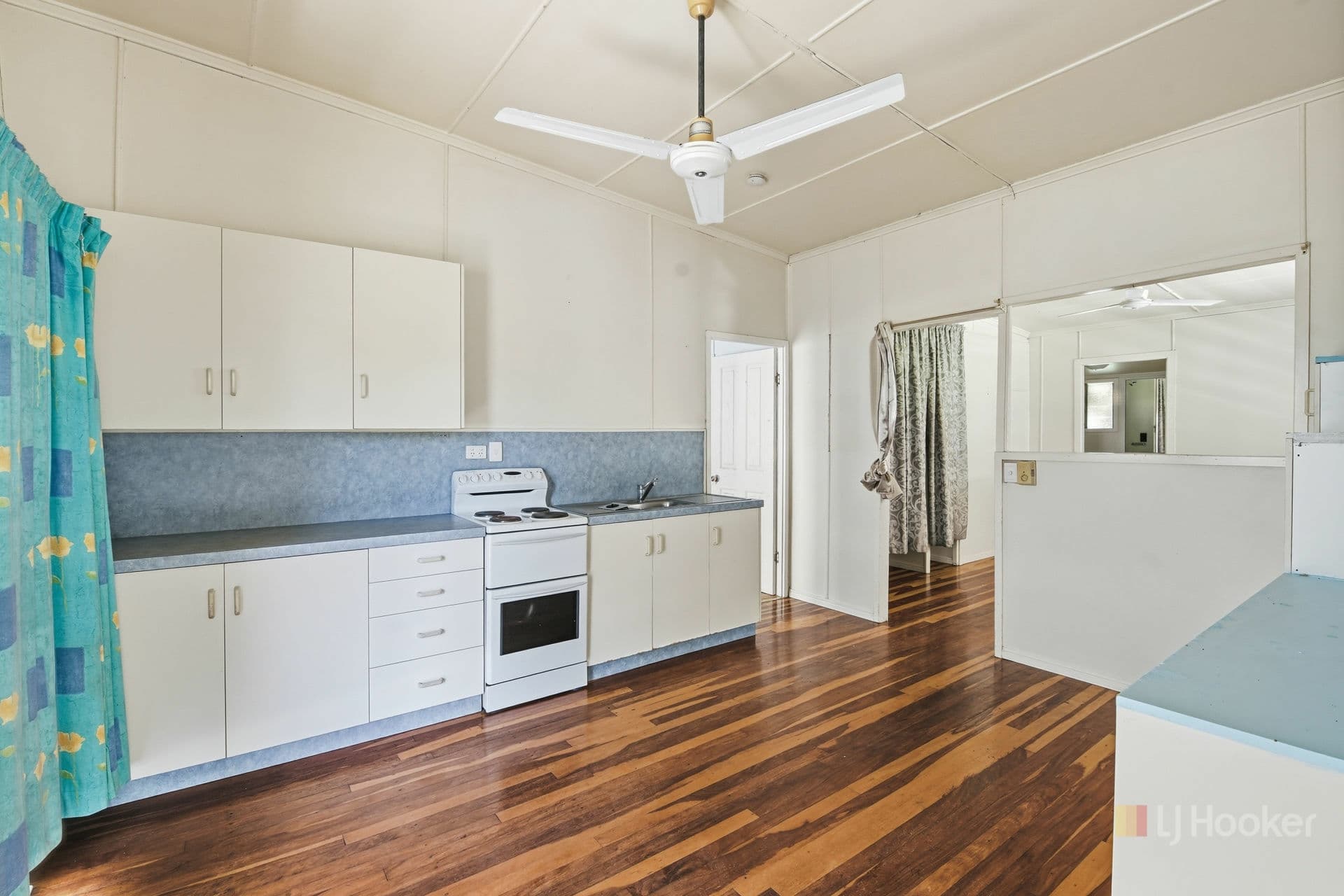54 Prince Charles Avenue, Seaforth, Seaforth - Thumbnail 5