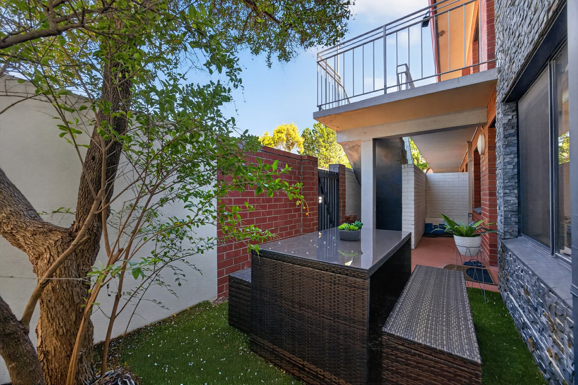 1/345 Stirling Street, Highgate, Highgate - Thumbnail 2