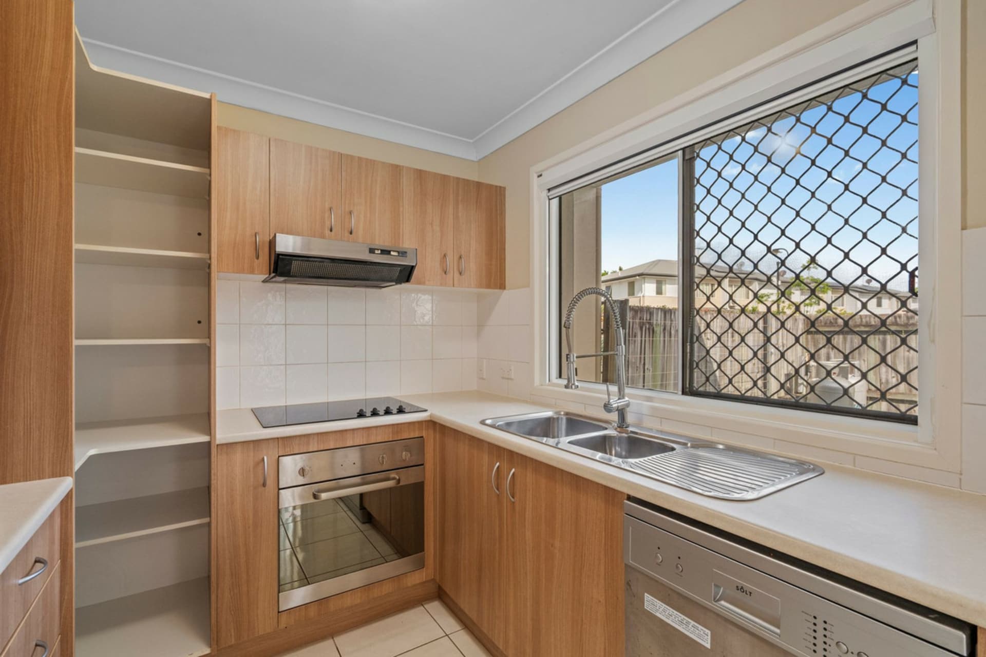 28/14-22 Lipscombe Road, Deception Bay, Deception Bay - Thumbnail 3