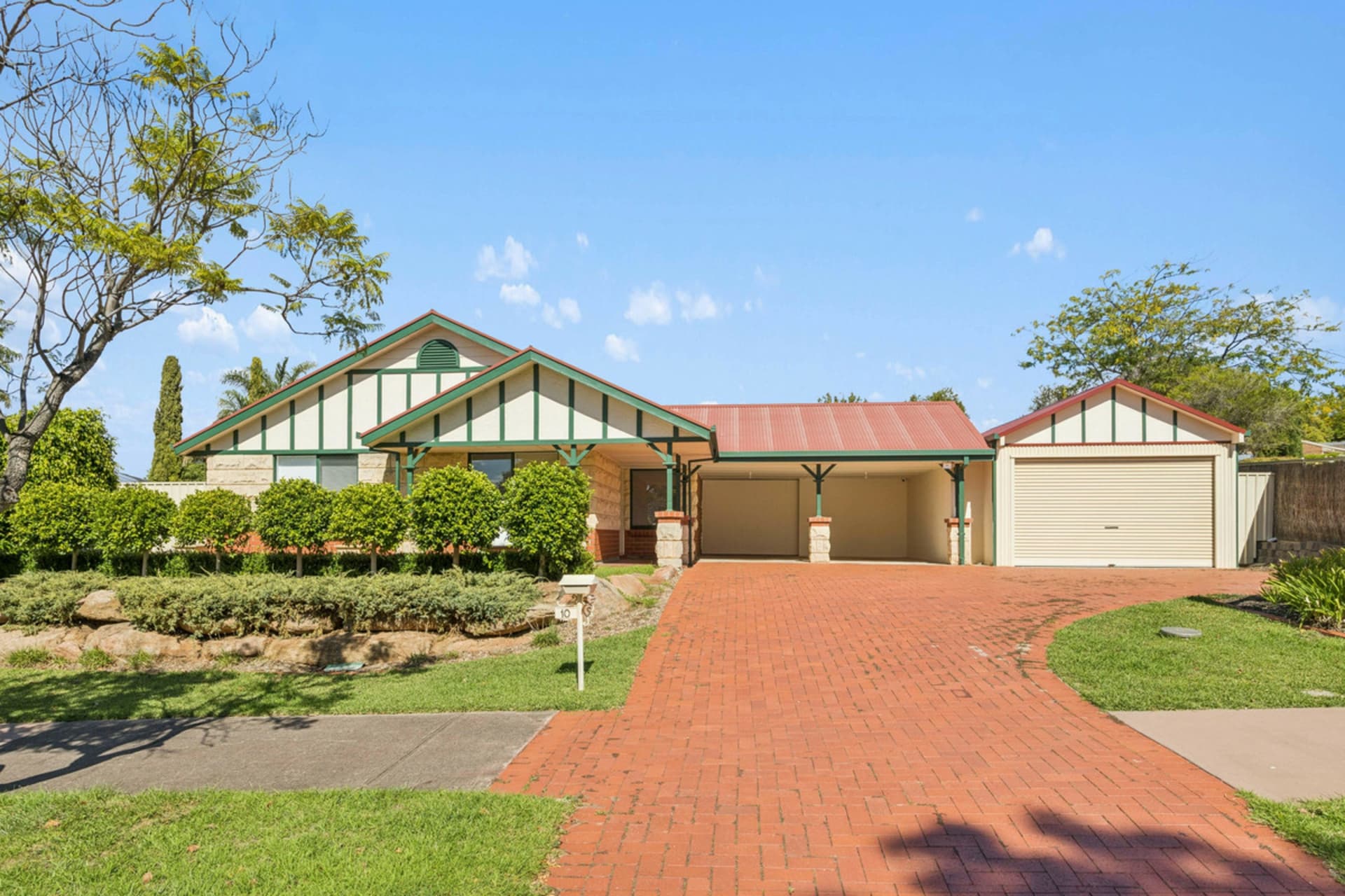 10 Tongariro Street, Greenwith, Greenwith - Image 1