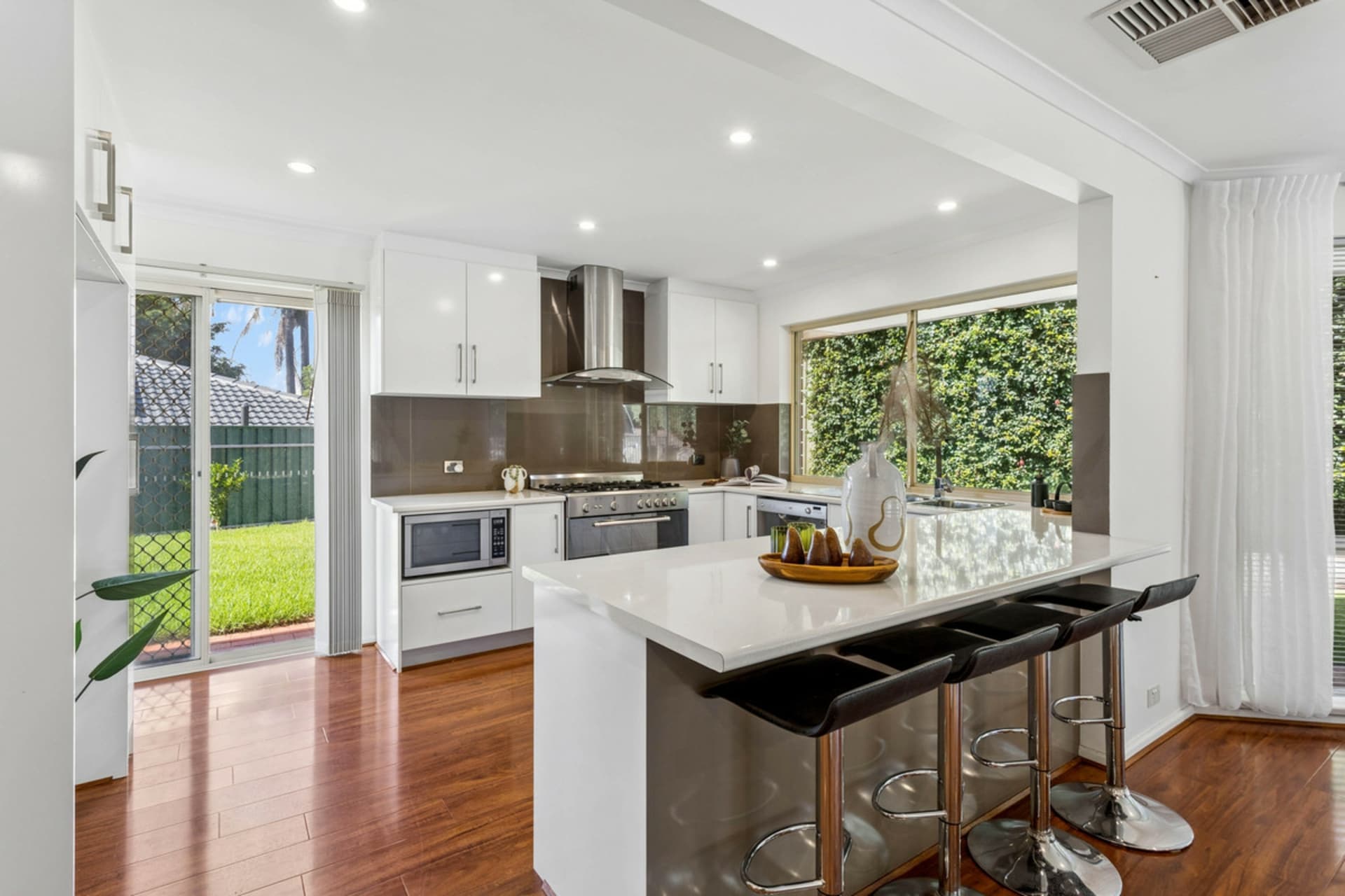 10 Tongariro Street, Greenwith, Greenwith - Thumbnail 5