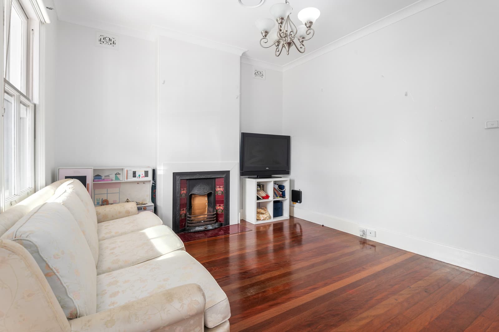 8 Union Road, Auburn - Thumbnail 2
