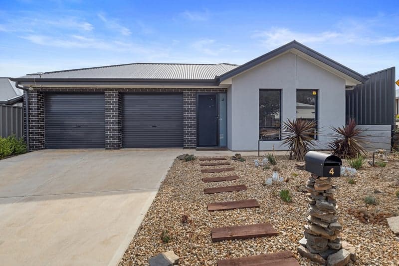 4 Clark Avenue, Onkaparinga Hills - Image 1