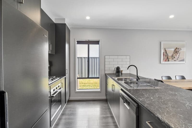 4 Clark Avenue, Onkaparinga Hills - Thumbnail 2