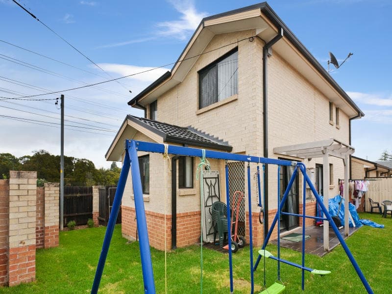 34 Lomond Street, Guildford West - Thumbnail 2