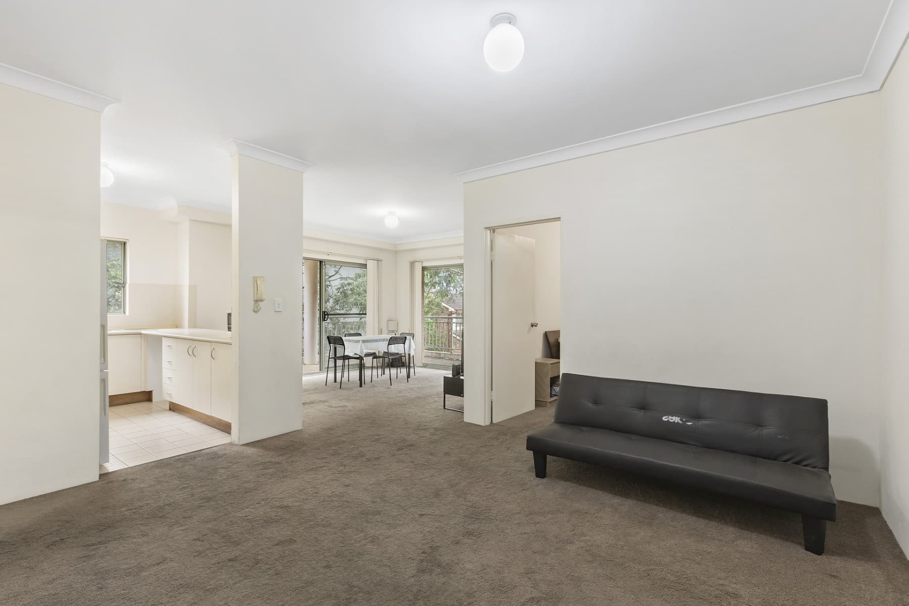 18/11-13 Fourth Avenue, Blacktown - Thumbnail 2